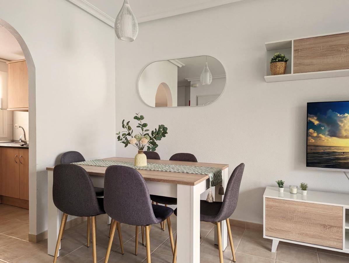 Apartamento Las Palmeras - Con Terraza, Barbacoa, Aire Acondicionado Y A 250M De La Playa! ロス・アルカサレス エクステリア 写真
