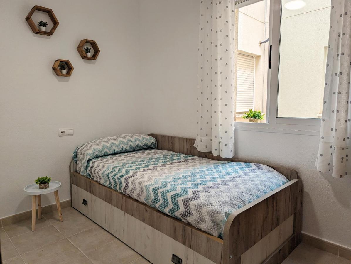 Apartamento Las Palmeras - Con Terraza, Barbacoa, Aire Acondicionado Y A 250M De La Playa! ロス・アルカサレス エクステリア 写真