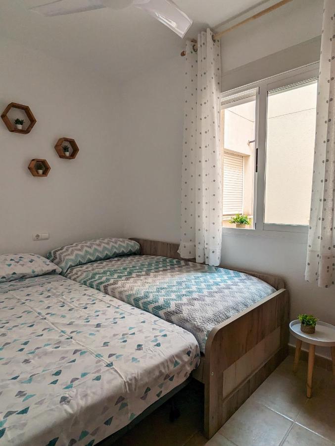 Apartamento Las Palmeras - Con Terraza, Barbacoa, Aire Acondicionado Y A 250M De La Playa! ロス・アルカサレス エクステリア 写真