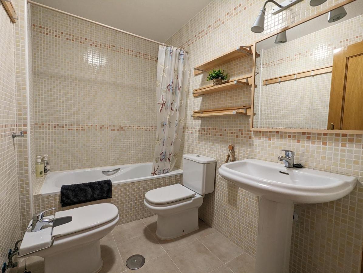 Apartamento Las Palmeras - Con Terraza, Barbacoa, Aire Acondicionado Y A 250M De La Playa! ロス・アルカサレス エクステリア 写真