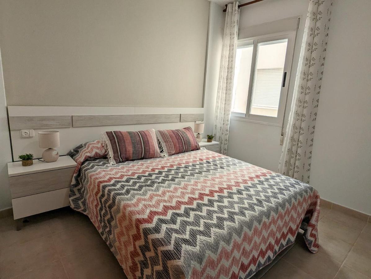 Apartamento Las Palmeras - Con Terraza, Barbacoa, Aire Acondicionado Y A 250M De La Playa! ロス・アルカサレス エクステリア 写真